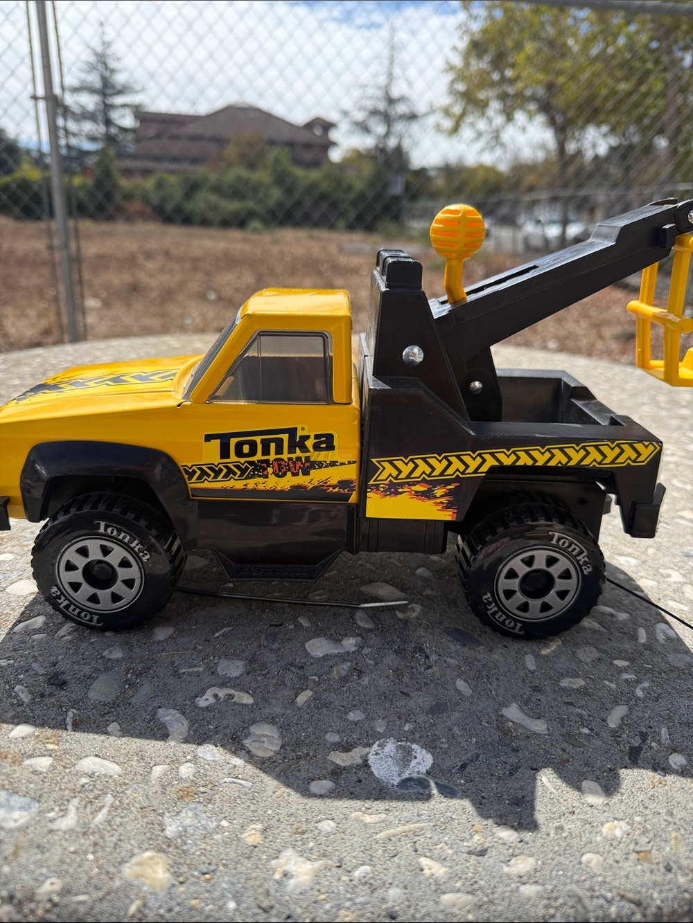Tonka Yellow and Black Tow Truck with Tow Arm